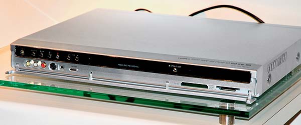 DVD+R/RW/-R/RW-рекордер LG RH7900MH с жестким диском (250 ГБ), слотами для карт памяти и интерфейсом HDMI воспроизводит MPEG-4 и записывает двуслойные диски DVD+R