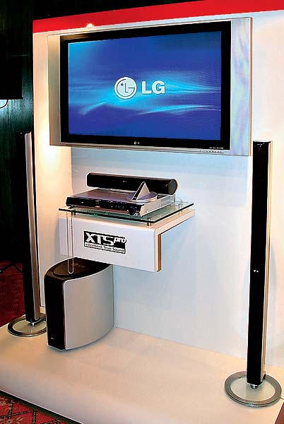 Комплект домашнего кинотеатра LG LH-W751TA1 с беспроводными тыловыми спикерами и функцией USB Host для прослушивания музыки с Flash/HDD-плейеров