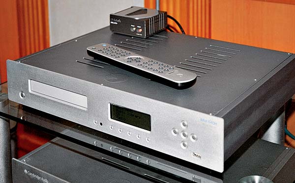 Музыкальный сервер Cambridge Audio Azur 640H оснащен жестким диском на 160 ГБ, пишущим CD-приводом и интерфейсами USB и Ethernet