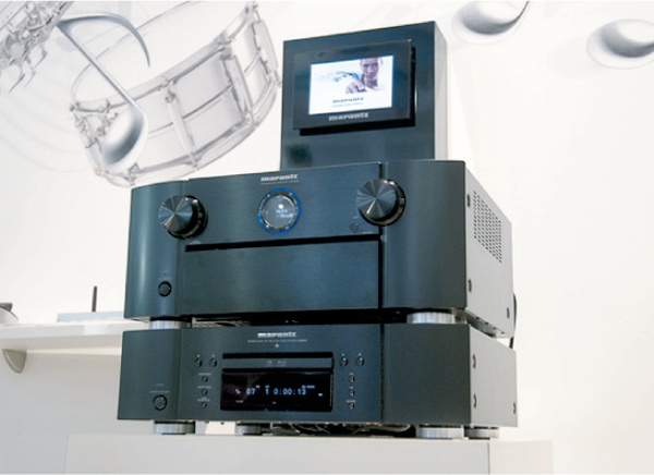 На IFA компания Marantz показала 18 новых аппаратов. Наибольшее внимание привлекали кинотеатральные AV-компоненты, особенно высшей 8000-й серии.