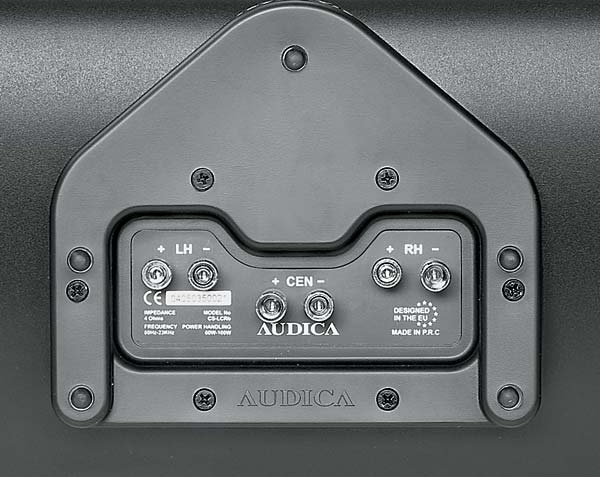 Основание АС Audica оснащено небольшими винтовыми клеммами, кроме всего прочего, оно удачно маскирует подведенные акустические кабели